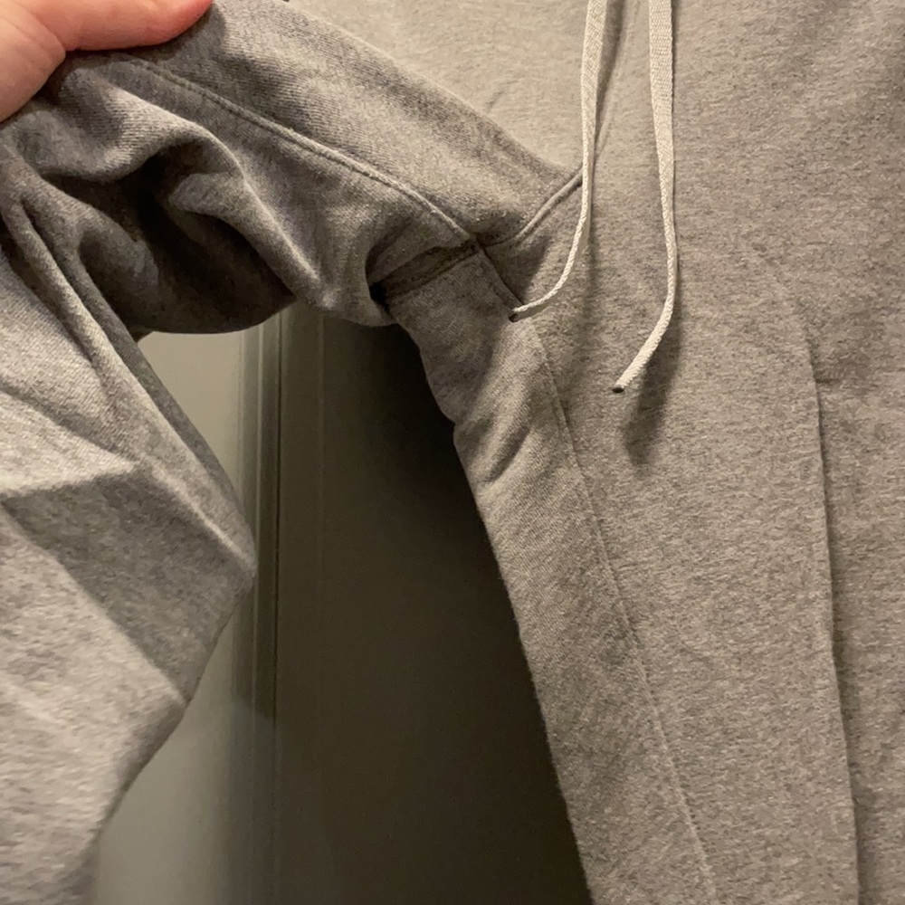 Lululemon - Picture 2 of 5